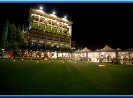 Hotel Isola Di Lauria ラウリーア・インフェリオーレ エクステリア 写真